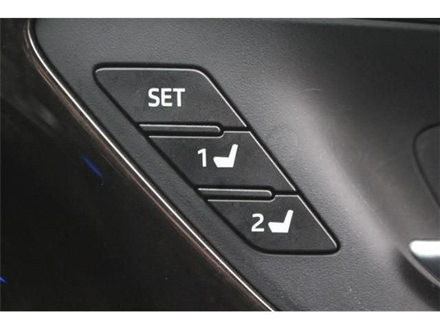 CROWN sedan hybrid