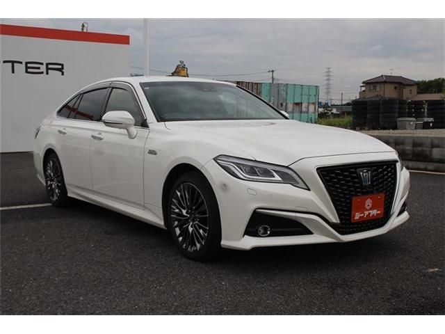 CROWN sedan hybrid
