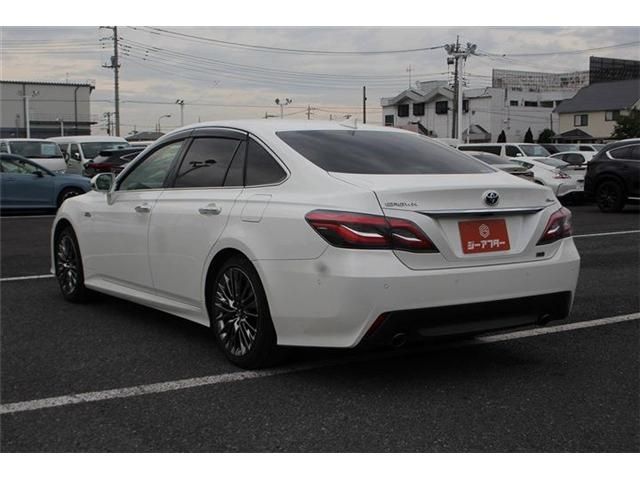 CROWN sedan hybrid
