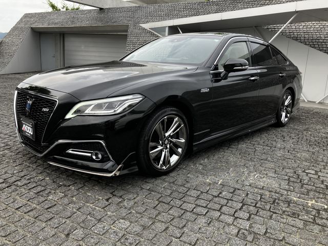 CROWN sedan hybrid
