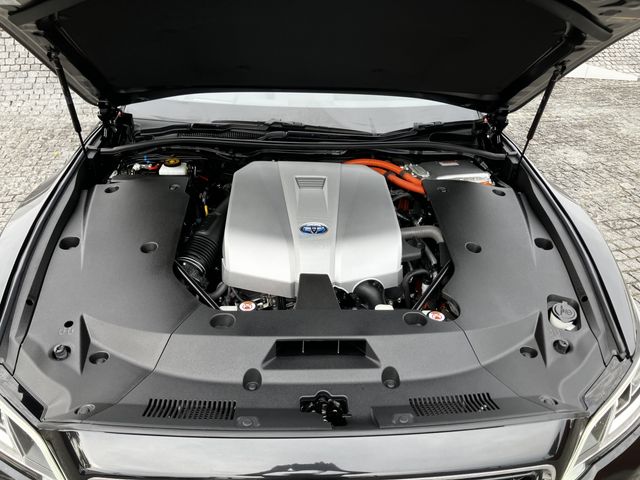 CROWN sedan hybrid