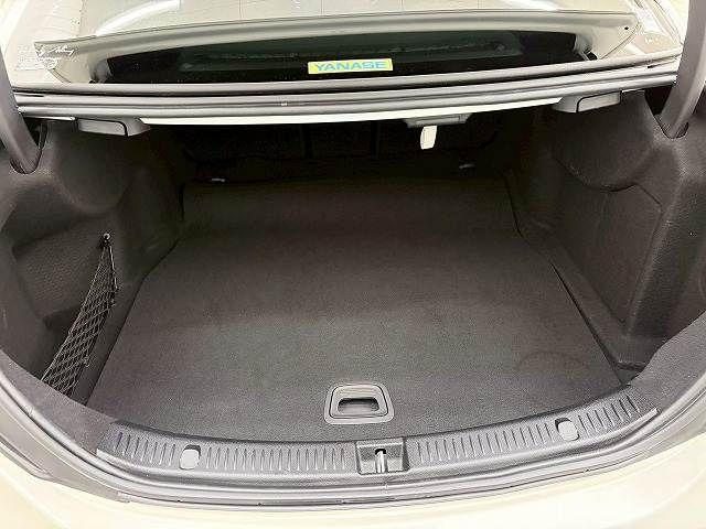MERCEDES BENZ E class sedan