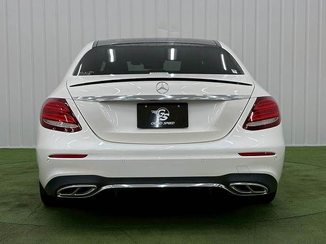 MERCEDES BENZ E class sedan