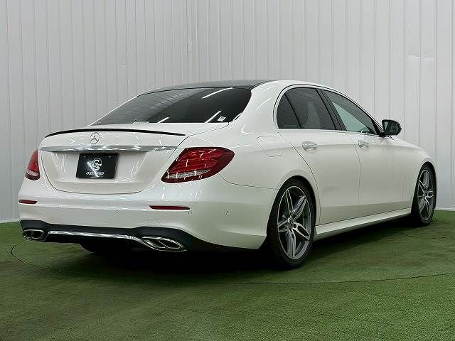 MERCEDES BENZ E class sedan