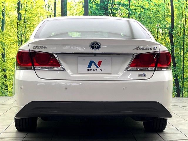 CROWN sedan hybrid