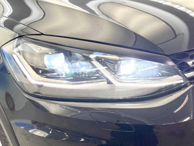VOLKSWAGEN GOLF Alltrack