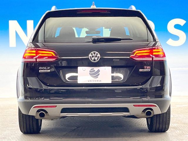VOLKSWAGEN GOLF Alltrack