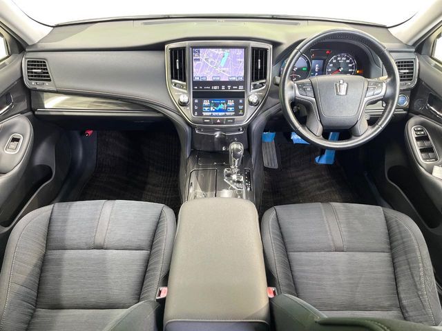 CROWN sedan hybrid