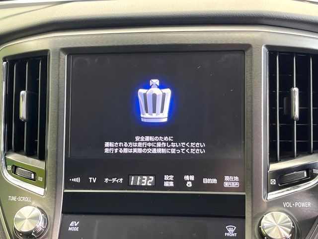 CROWN sedan hybrid