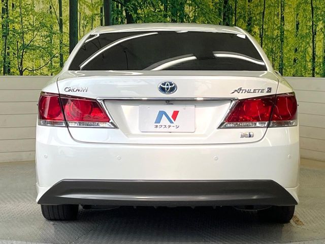 CROWN sedan hybrid