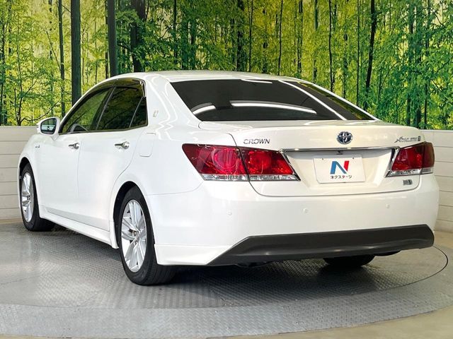CROWN sedan hybrid