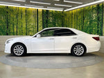 CROWN sedan hybrid