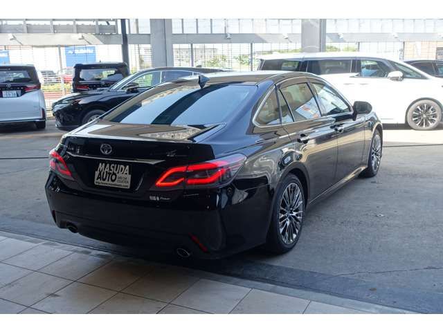 CROWN sedan hybrid 4WD