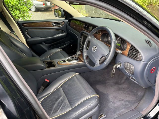 JAGUAR XJseries sedan