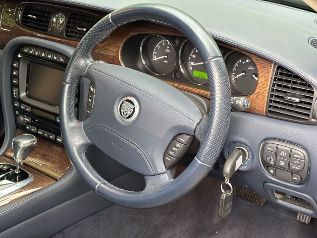 JAGUAR XJseries sedan