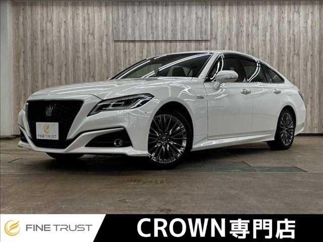 CROWN sedan hybrid