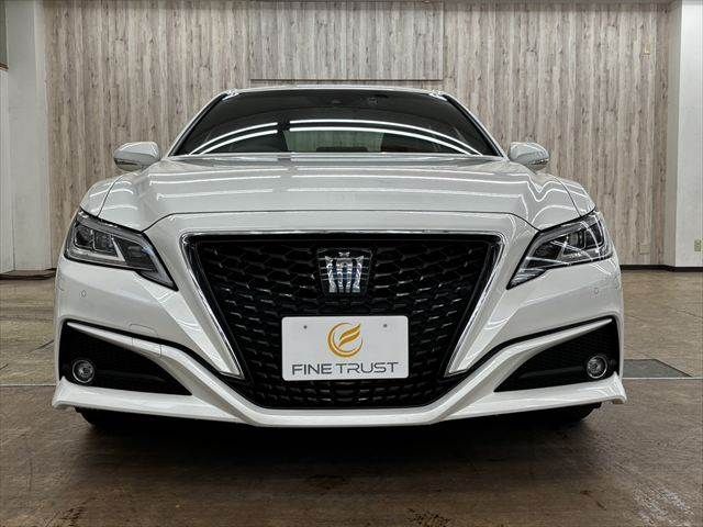 CROWN sedan hybrid