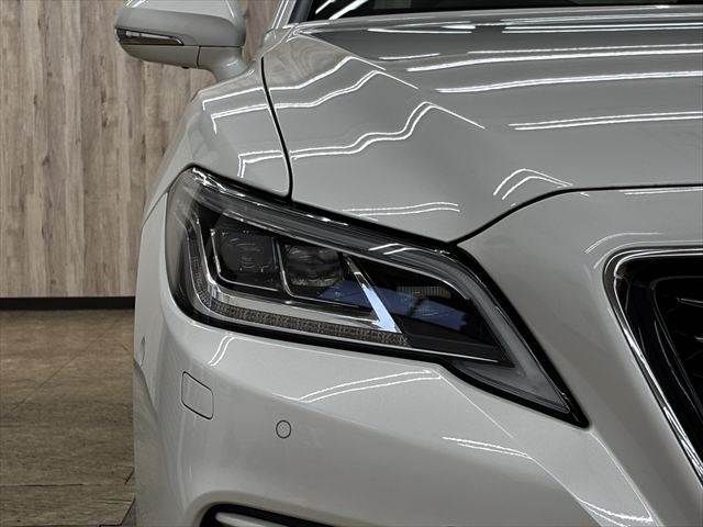 CROWN sedan hybrid