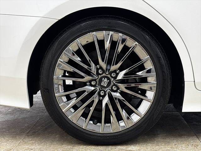 CROWN sedan hybrid