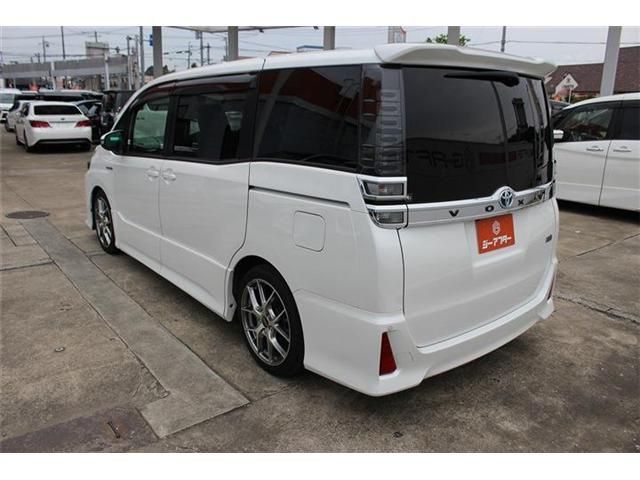 VOXY HYBRID