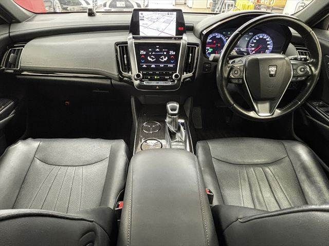 CROWN sedan hybrid