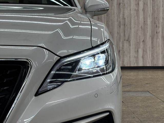 CROWN sedan hybrid