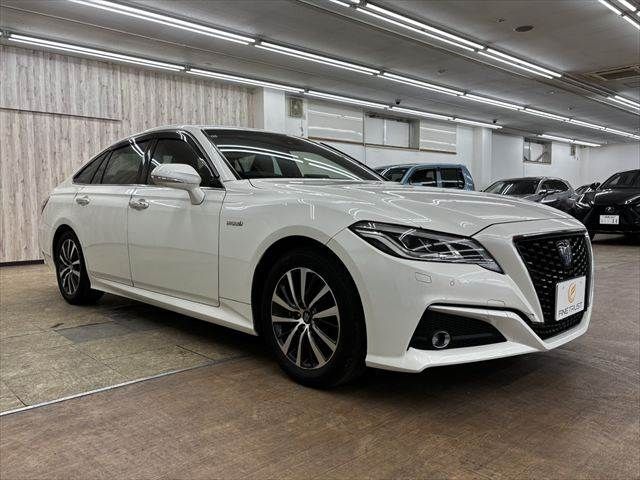CROWN sedan hybrid