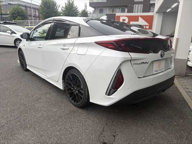 PRIUS PHV