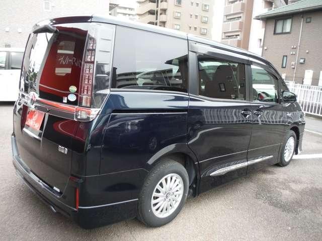 VOXY HYBRID