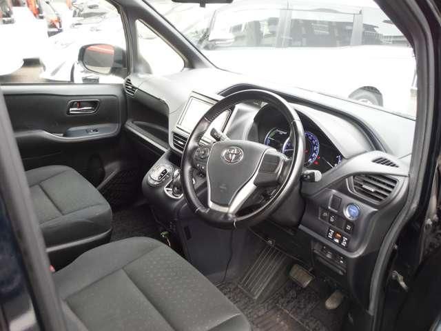 VOXY HYBRID