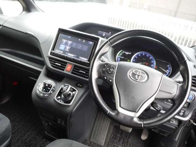 VOXY HYBRID