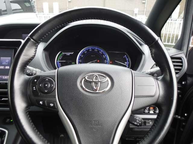 VOXY HYBRID