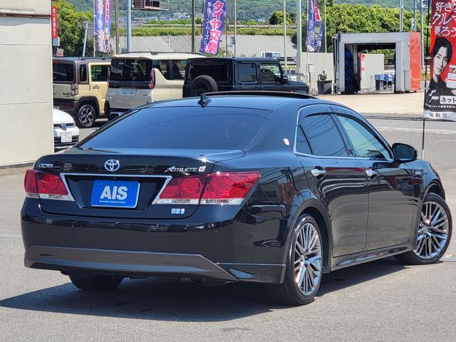 CROWN sedan hybrid