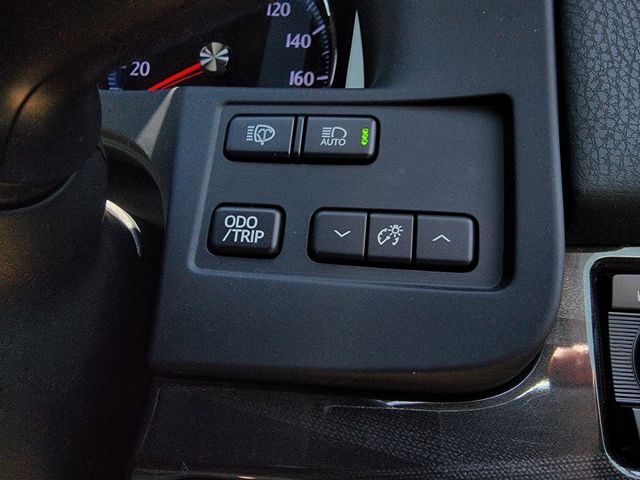 CROWN sedan hybrid