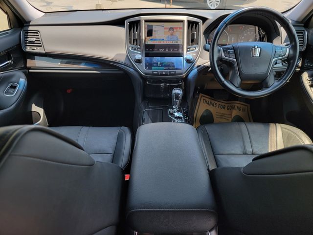 CROWN sedan hybrid