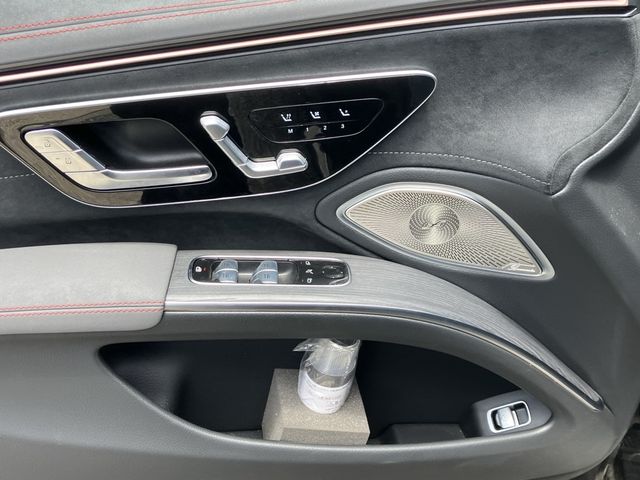 MERCEDES BENZ EQS