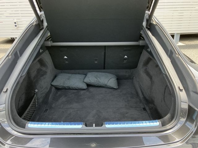 MERCEDES BENZ EQS