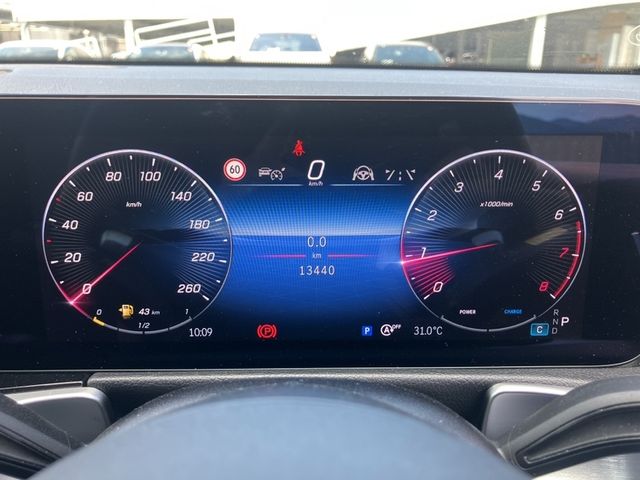 MERCEDES BENZ GLB