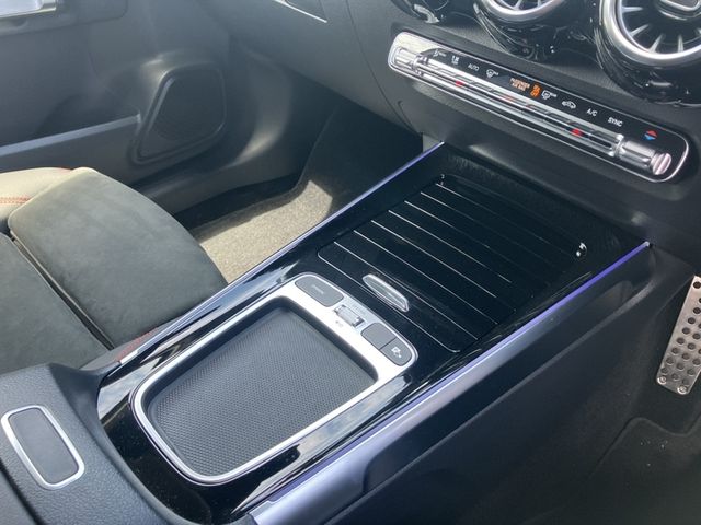 MERCEDES BENZ GLB