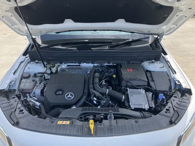 MERCEDES BENZ GLB