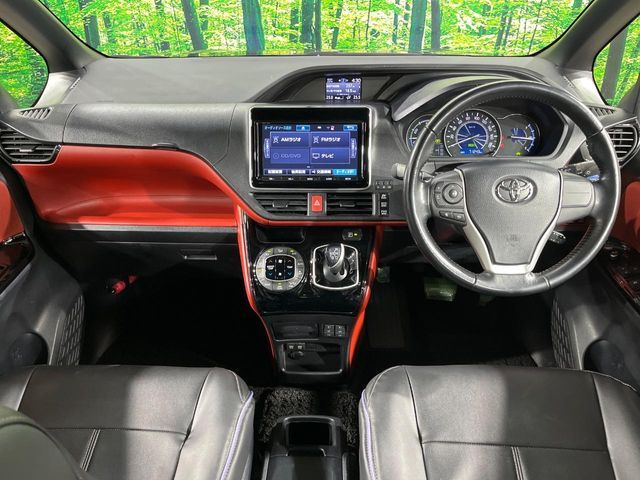 VOXY HYBRID