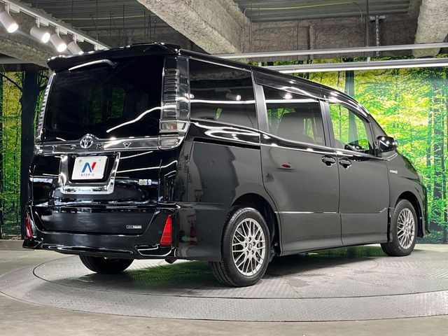 VOXY HYBRID