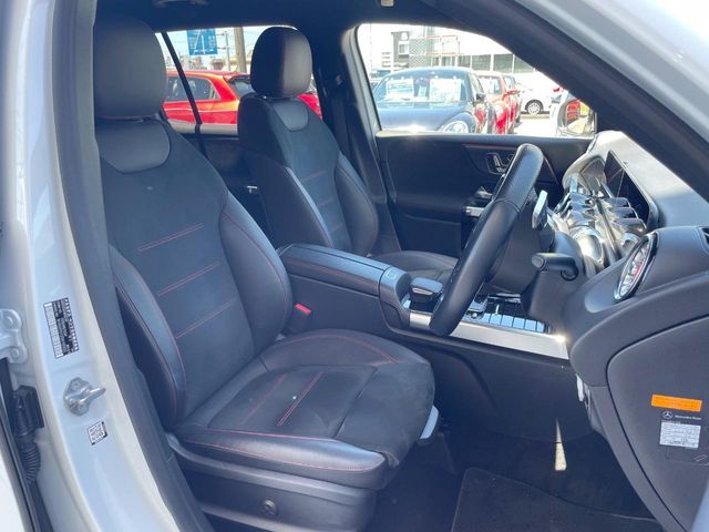 MERCEDES BENZ GLB