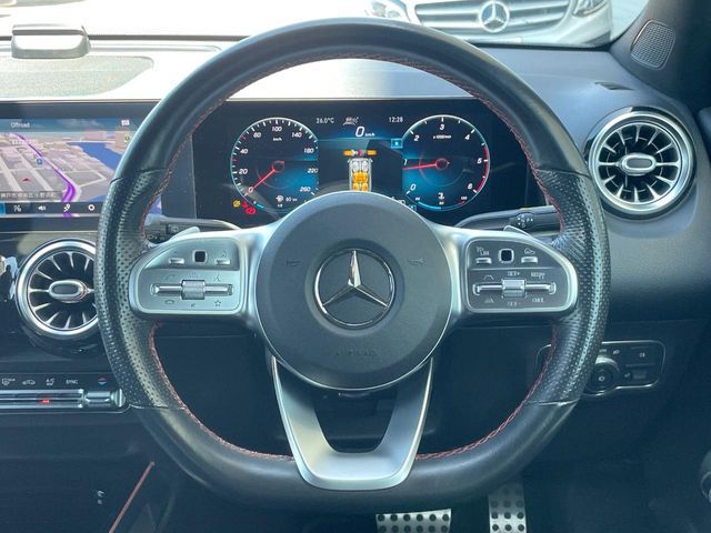 MERCEDES BENZ GLB