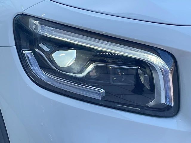 MERCEDES BENZ GLB
