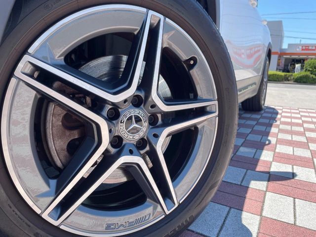 MERCEDES BENZ GLB