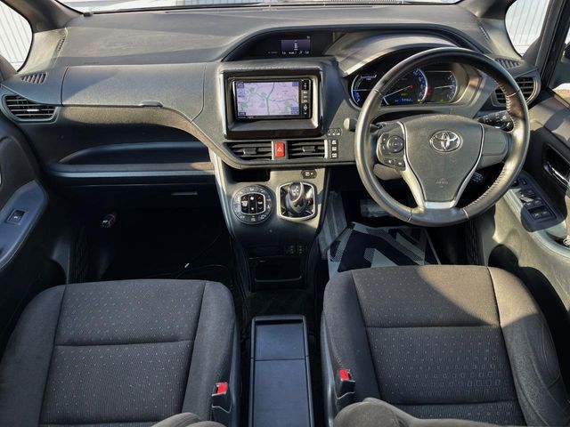 VOXY HYBRID