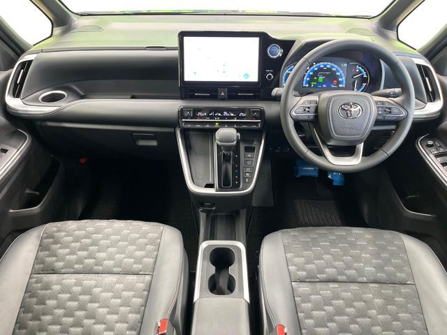 VOXY HYBRID