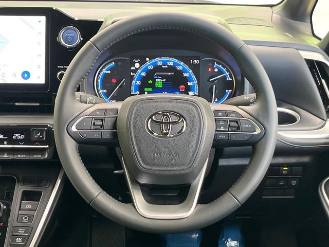 VOXY HYBRID