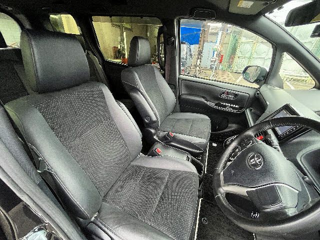VOXY HYBRID